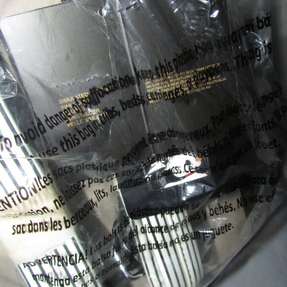 FunKon 21' Jack Skellington & Zero Glow In The Dark Loungefly Mini Backpack NWT - Picture 3 of 7